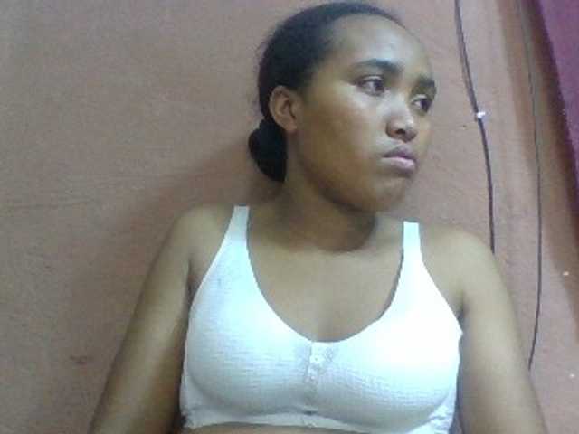 Honorine1a live cam on BongaCams