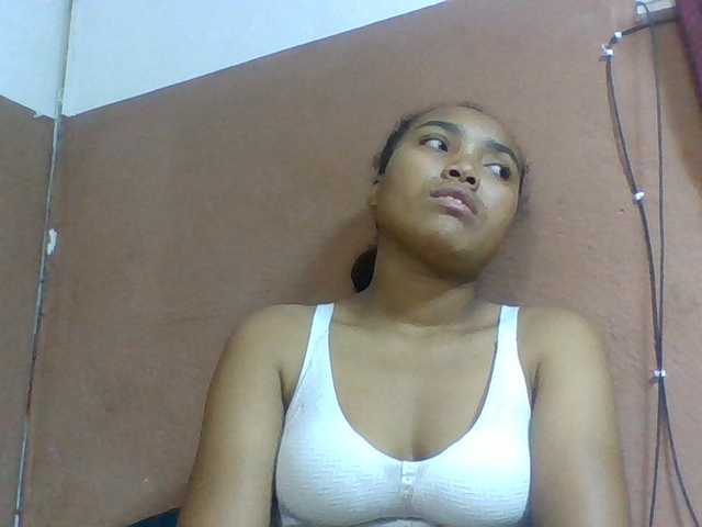 Honorine1a live cam on BongaCams