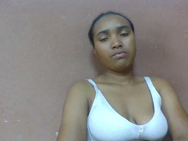 Honorine1a live cam on BongaCams
