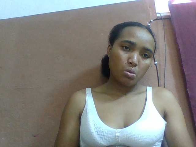 Honorine1a live cam on BongaCams