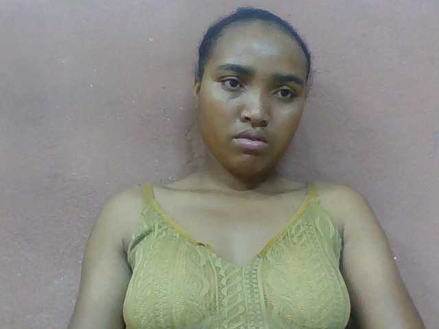 Honorine1a live cam on BongaCams