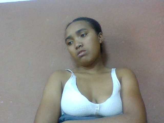 Honorine1a live cam on BongaCams
