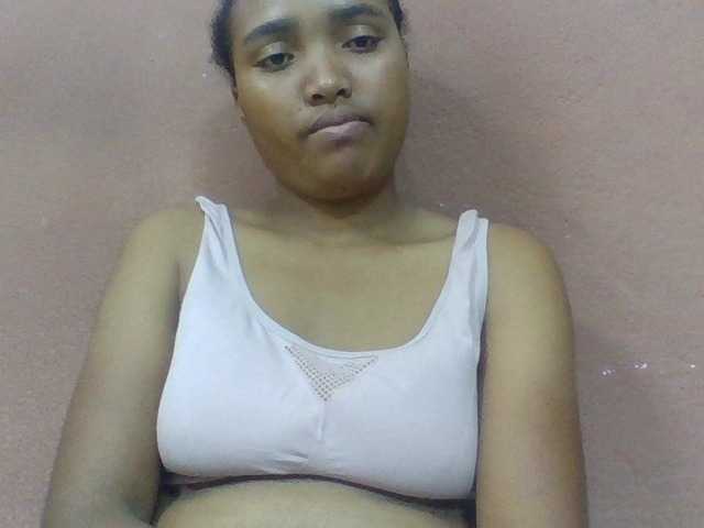 Honorine1a live cam on BongaCams