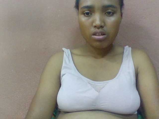 Honorine1a live cam on BongaCams