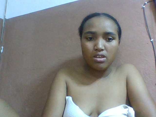 Honorine1a live cam on BongaCams
