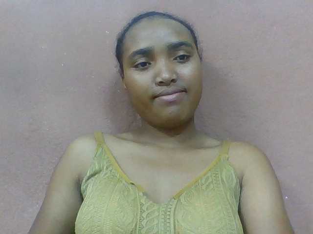 Honorine1a live cam on BongaCams