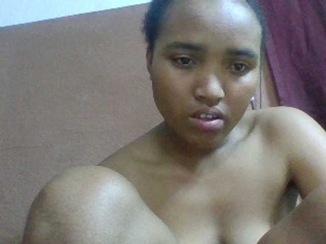 Honorine1a live cam on BongaCams