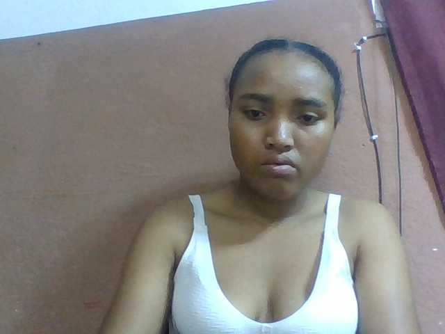 Honorine1a live cam on BongaCams