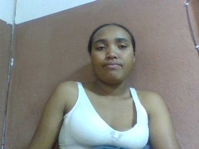 Honorine1a live cam on BongaCams