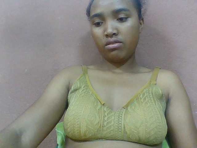 Honorine1a live cam on BongaCams