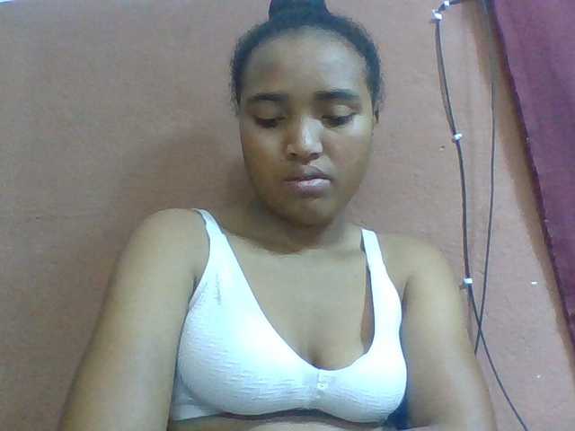 Honorine1a live cam on BongaCams