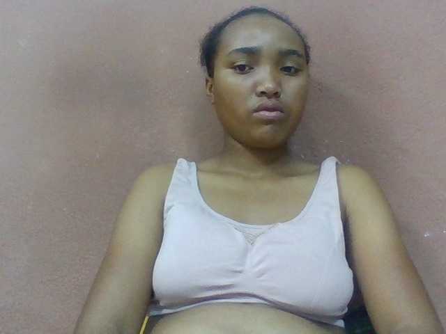 Honorine1a live cam on BongaCams