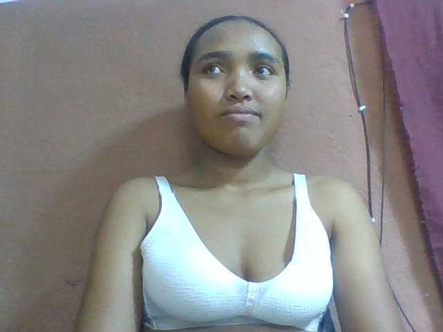 Honorine1a live cam on BongaCams
