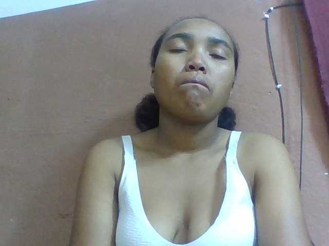 Honorine1a live cam on BongaCams