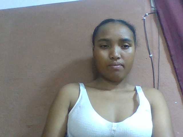 Honorine1a live cam on BongaCams