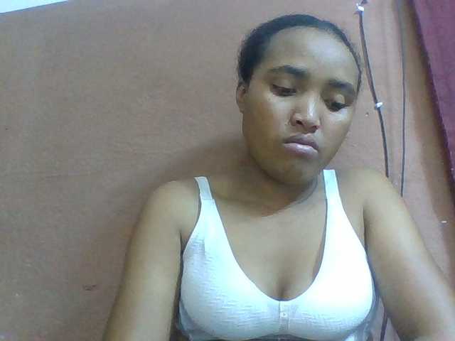 Honorine1a live cam on BongaCams