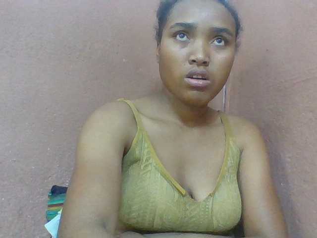 Honorine1a live cam on BongaCams