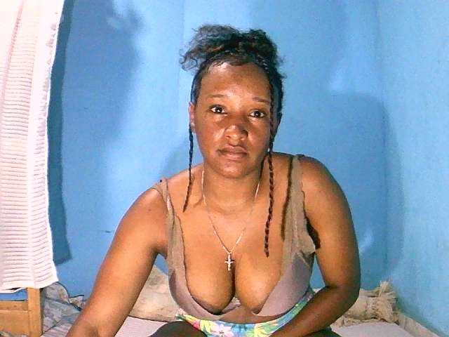 Jayssa05 live cam on BongaCams