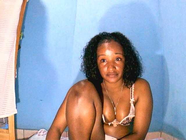 Jayssa05 live cam on BongaCams