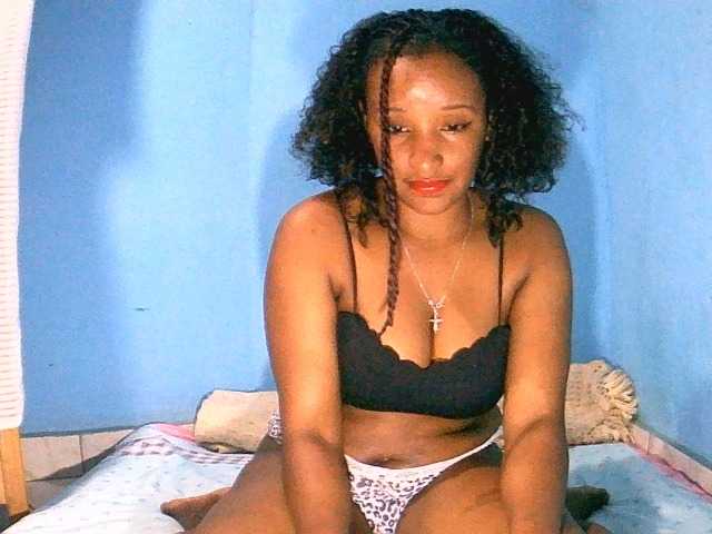 Jayssa05 live cam on BongaCams