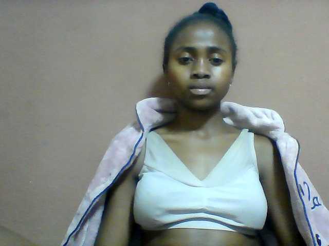 Clarah1 live cam on BongaCams