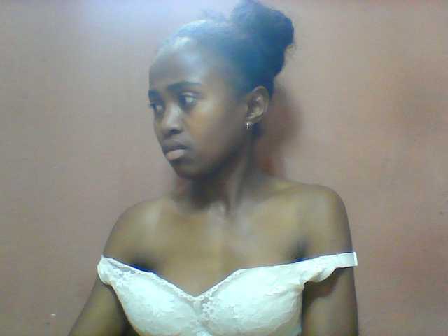 Clarah1 live cam on BongaCams