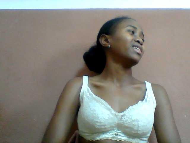 Clarah1 live cam on BongaCams