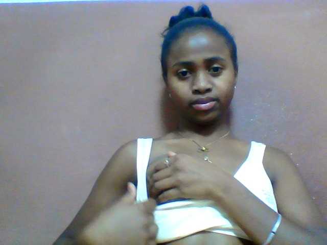 Clarah1 live cam on BongaCams
