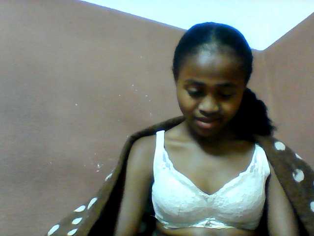 Clarah1 live cam on BongaCams