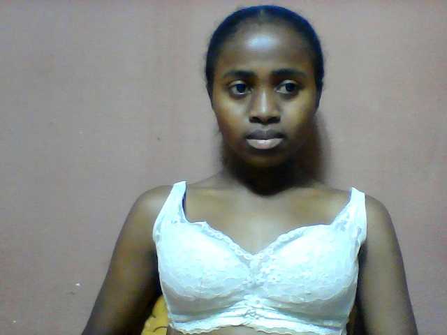 le modèle Clarah1 est en webcam porno dans un show sur le site bongacams, il possède les tags suivants: Ebony,Brunette,Shaved