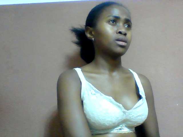 Clarah1 live cam on BongaCams