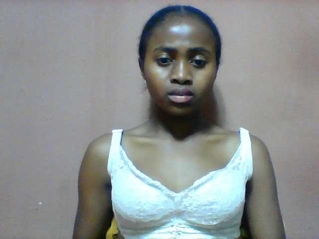 le modèle Clarah1 est en webcam porno dans un show sur le site bongacams, il possède les tags suivants: Ebony,Brunette,Shaved