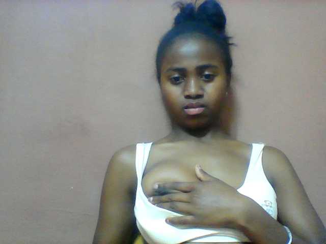 Clarah1 live cam on BongaCams
