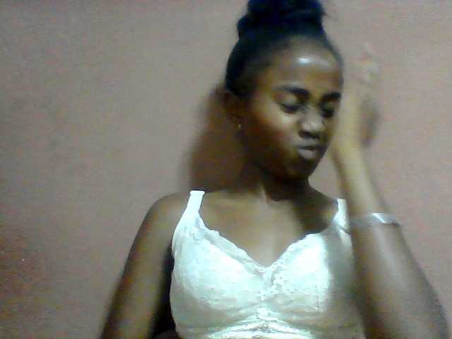 Clarah1 live cam on BongaCams