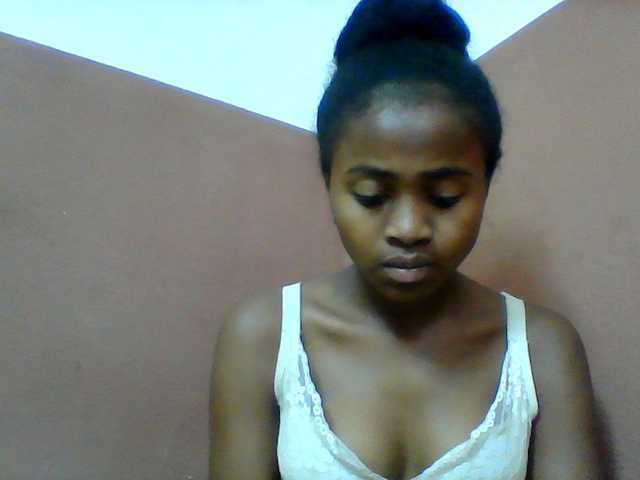 Clarah1 live cam on BongaCams