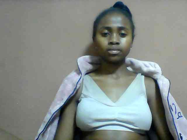 Clarah1 webcam