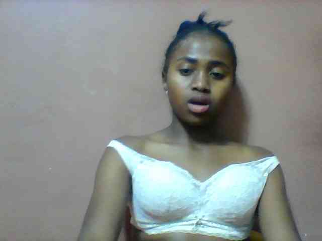 Clarah1 webcam