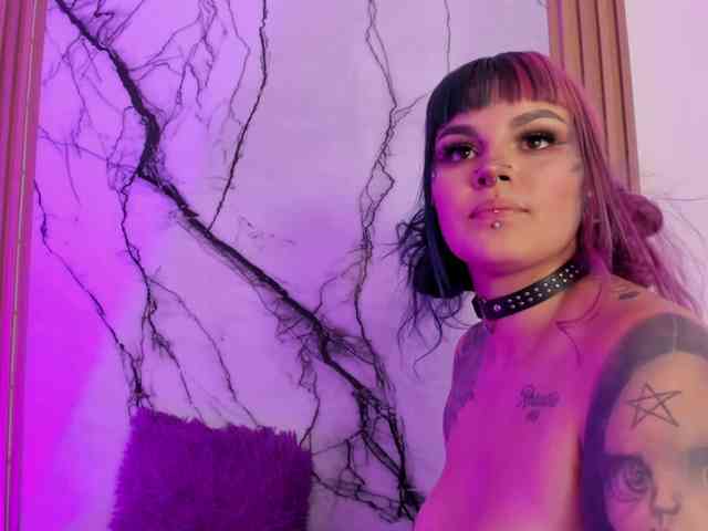 MikaRousseX webcam