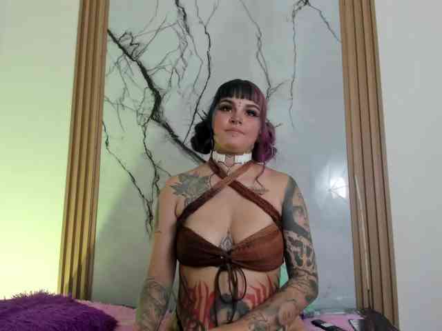 MikaRousseX webcam