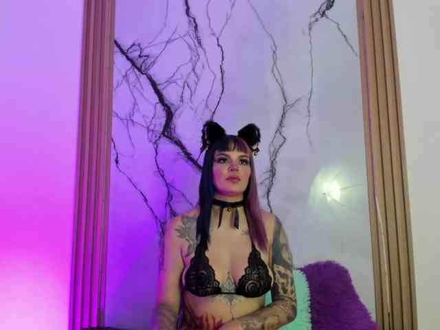 MikaRousseX webcam