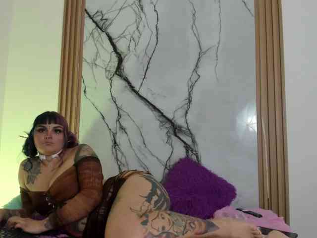 MikaRousseX webcam