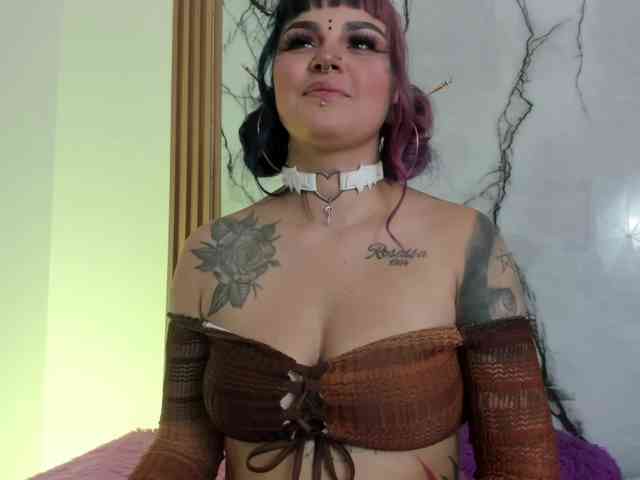 MikaRousseX webcam