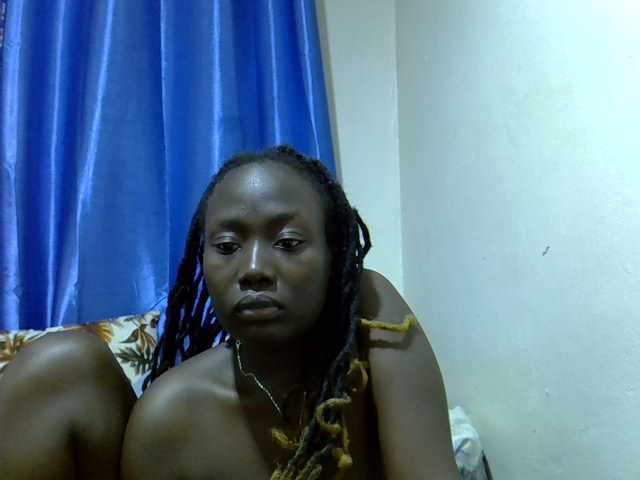 sweet-kemmie live cam on BongaCams