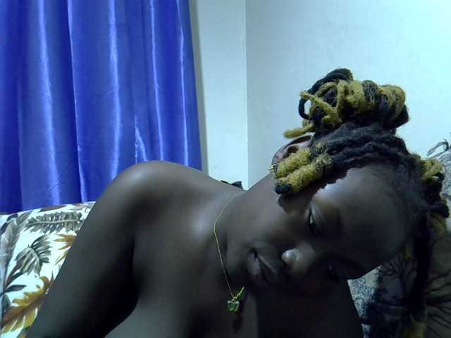 sweet-kemmie live cam on BongaCams