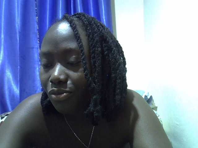 sweet-kemmie live cam on BongaCams