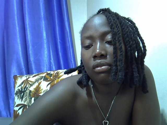 sweet-kemmie live cam on BongaCams