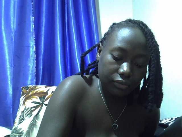 sweet-kemmie live cam on BongaCams