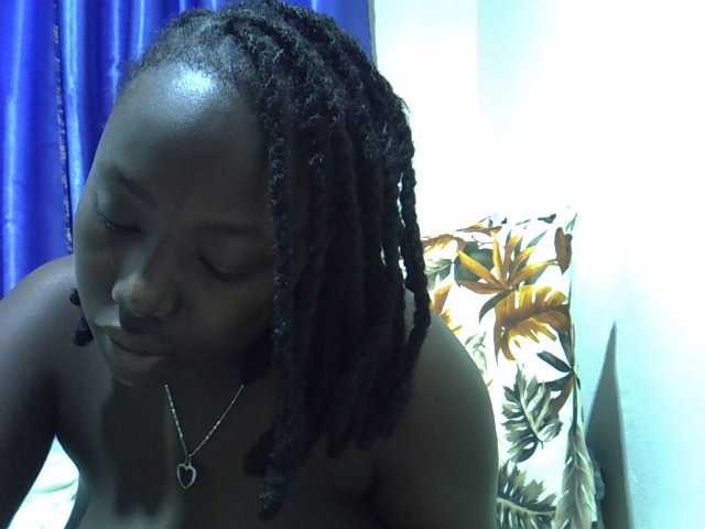 sweet-kemmie live cam on BongaCams