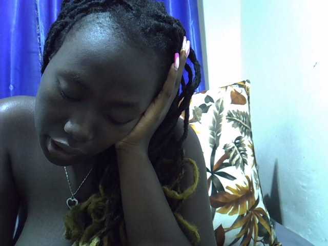 sweet-kemmie live cam on BongaCams