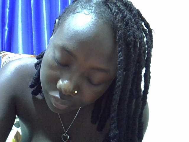 sweet-kemmie live cam on BongaCams